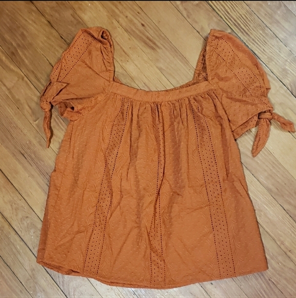Universal Thread Tops - NEW Universal Thread Size xs Women's top